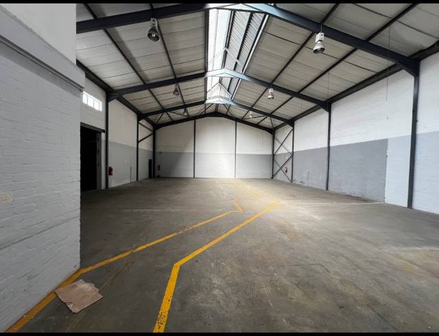 752M² WAREHOUSE TO LET IN AIRPORT INDUSTRIA
